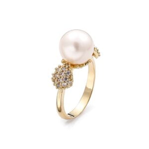 Vintage gold ring with cubic zircons and natural white pearl